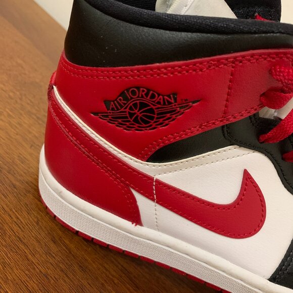 Air Jordan 1 Mid Chicago Black Toe Red White Size 6.5 Worn Once - Picture 4 of 9